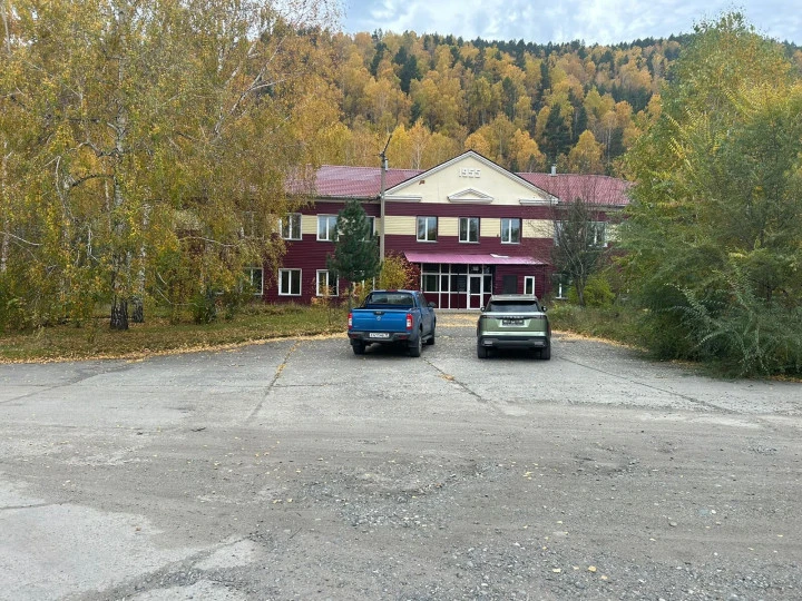 Продается здание (общежитие на 48 мест), Республика Хакасия, г. Саяногорск, пгт. Майна, Административная площадь, стр. 4